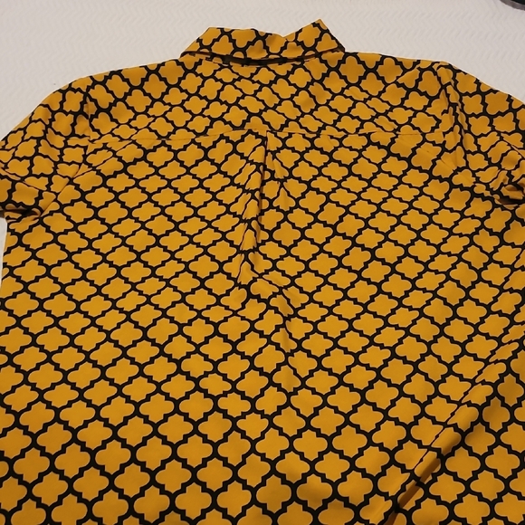 Notations Mustard and Black Geometric Shirt - Picture 5 of 5